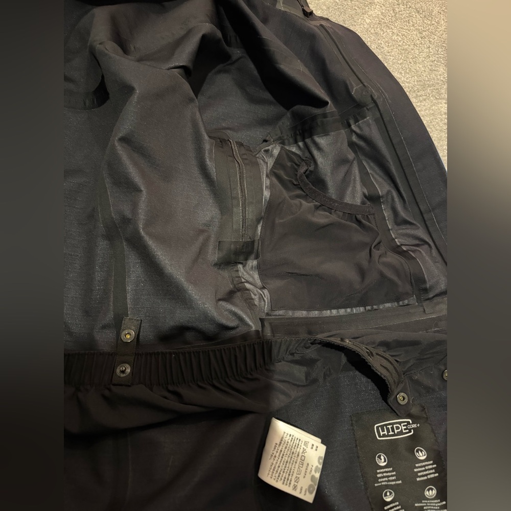 Women’s Peak Performance Kirkwood Shell - Picture 7 of 12